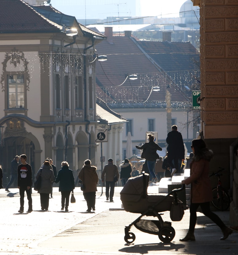 Glavna fotografija članka:Tegetthoffov, Jugoslovanski, Leninov, Maistrov, Šiškov trg