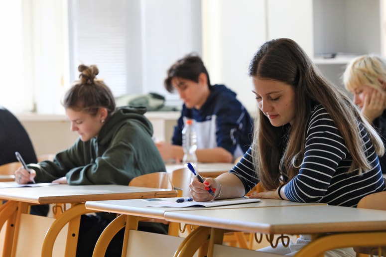 Glavna fotografija članka:Začenja se osrednji del splošne in poklicne mature