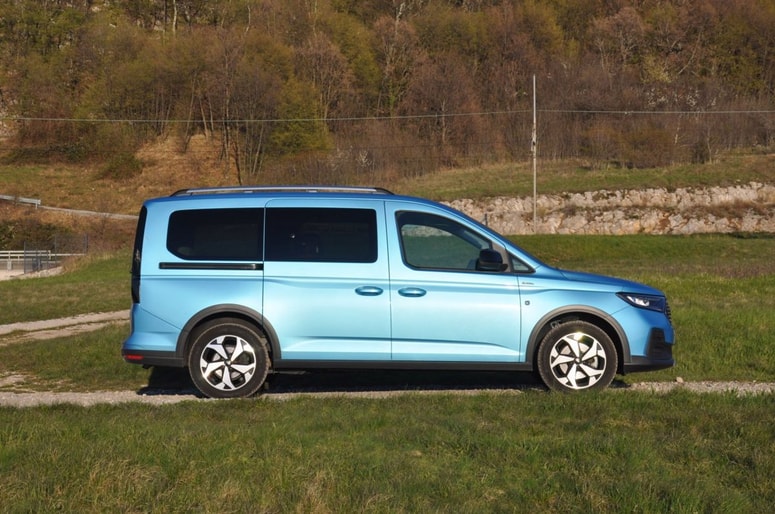 Podaljšana izvedba L2 meri 4,87 metra, za 35 centimetrov več kot osnovna karoserijska različica. 