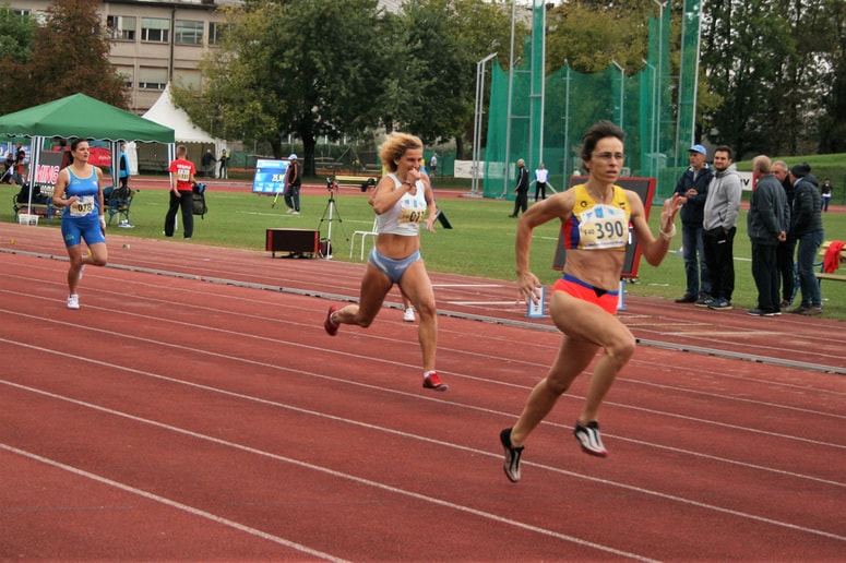 Športniki veterani pravijo, da s svojimi tekmovanji dokazujejo, da tudi po koncu aktivne športne kariere ni razloga za opustitev športa. 