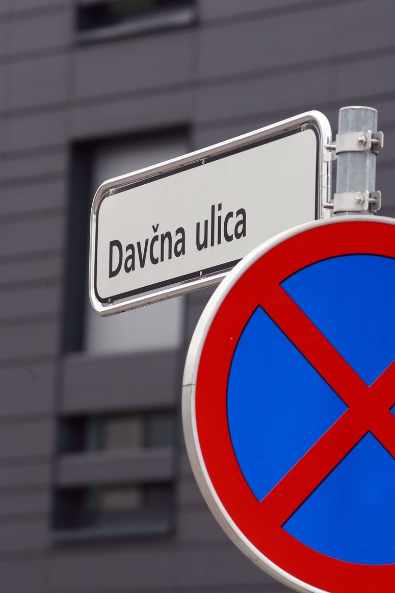 Glavna fotografija članka:(POGLED) Kolumna Vesne V. Godina: Obdavčiti vse premoženje. Progresivno