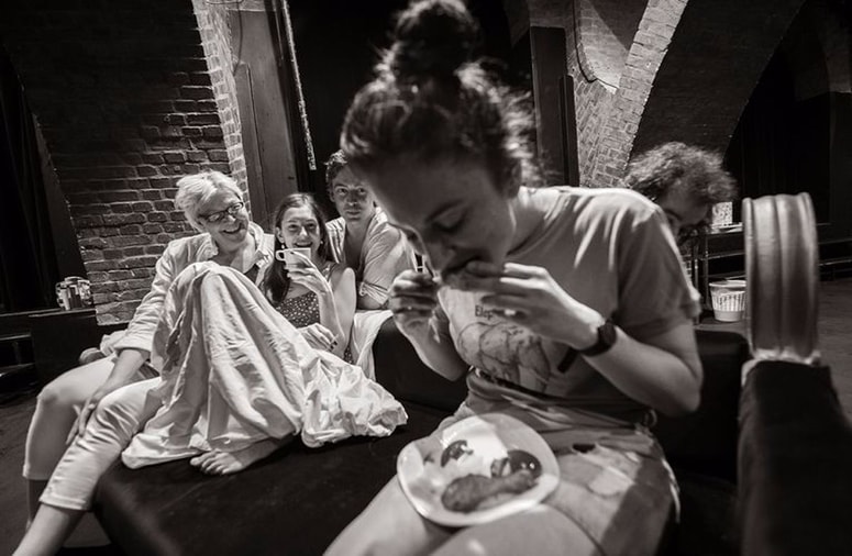 Iz predstave še ni naslova 