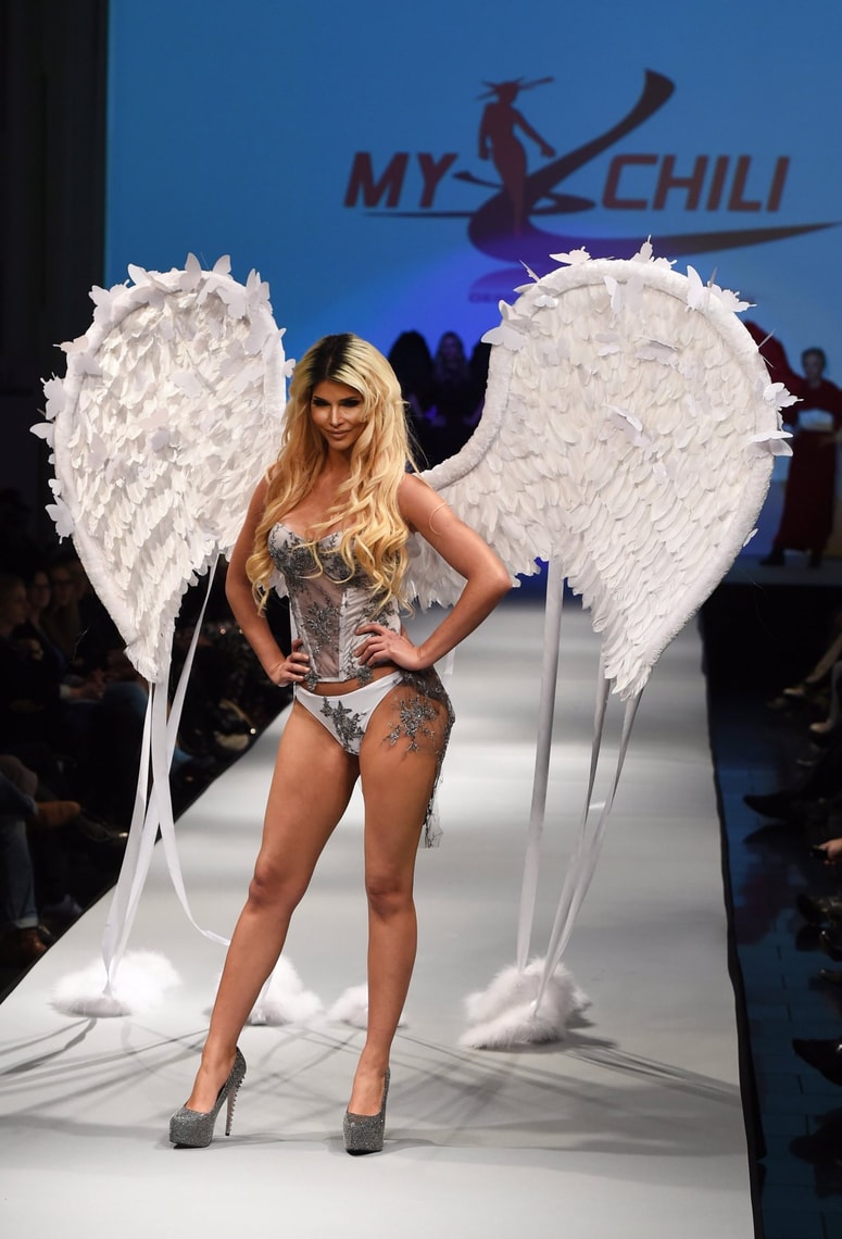 Micaela Schäfer ljubi goloto