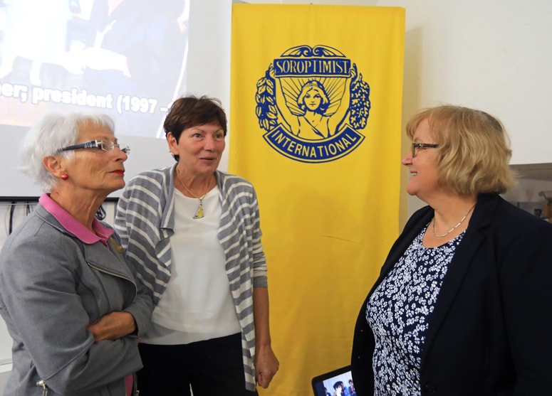 Ivanka Mulec Ploj, Draga Kšela in Milena Pivec so predstavile 25 let delovanja kluba Soroptimist Maribor.