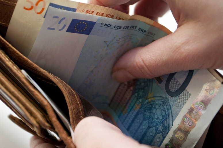 Glavna fotografija članka:Povprečna plača v javnem sektorju za 211 evrov višja kot lani