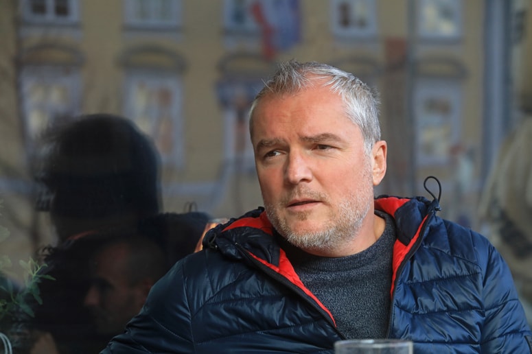 "Nam so manjši kraji vedno bili fajn, ker smo sami iz manjšega kraja in se prilagodiš, hitreje najdeš kontakt z občinstvom kot nekje v urbanem okolju." 