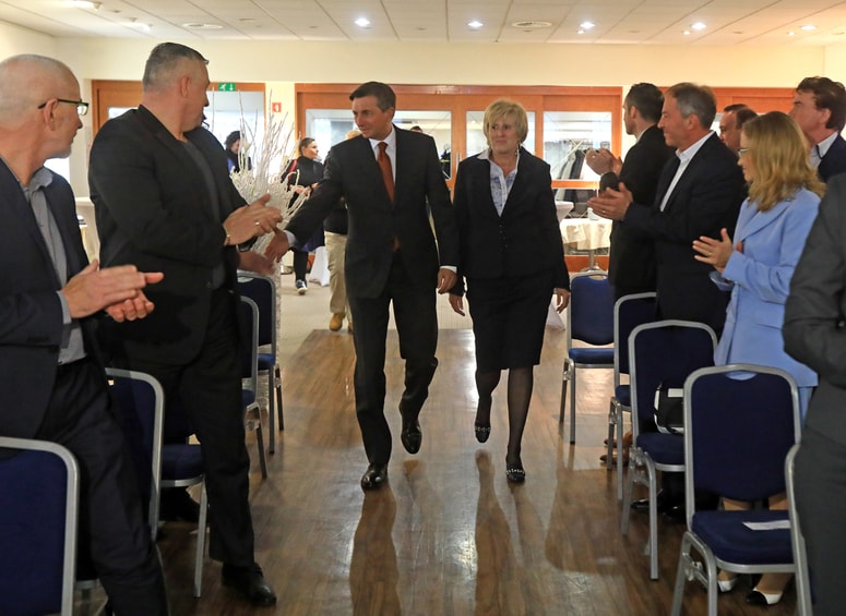 Na prireditev ob 60-letnici podjetja za rehabilitacijo in zaposlitev invalidov Bodočnost Maribor je ob direktorici podjetja Mileni Sisinger prišel tudi predsednik države Borut Pahor. 