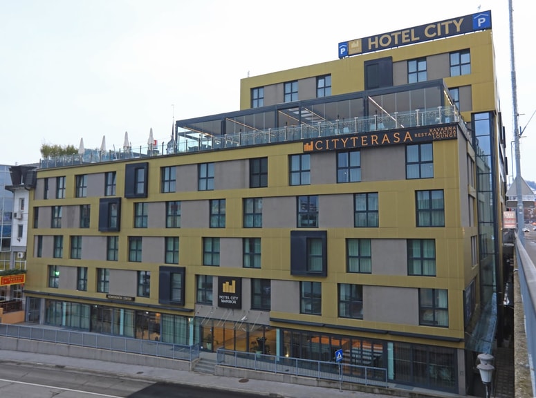 Hotel City Maribor: nepravilnosti je ugotovilo sodišče, poslovanje preiskujejo kriminalisti, Večer pa je prišel na sled novim nepravilnostim in kršenju pogodbenih obveznosti tudi pri sofinanciranju hotela, ki je dobil zajetno državno in evropsko pomoč.