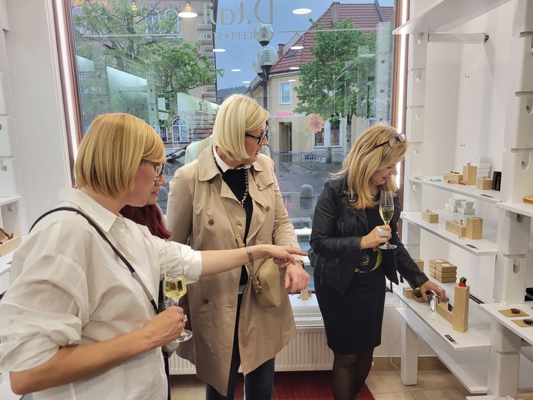 Razstava nakita v D.tajlu v Slovenj Gradcu 