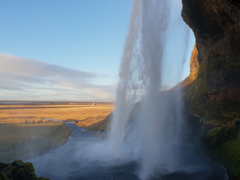 Slap Seljalandsfoss je ena največjh turističnih atrakcij.
