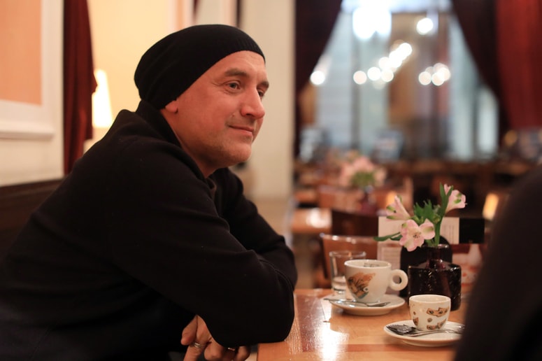Zahar Prilepin: "Ko sem se v svojem bataljonu pogovarjal z vojaki, sem jim vedno govoril, naj, če imajo možnost, ne ubijajo. Ubijanje ni cilj. Cilj je, da nasprotnik odide s svojih pozicij, da položi orožje in gre domov. Ubijati je slabo. Za to odgovarjaš vse življenje."