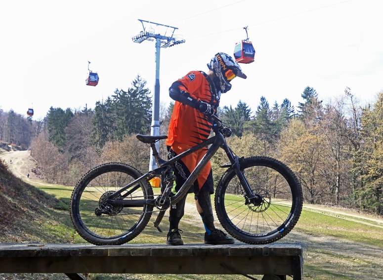 Glavna fotografija članka:Pozor: Sezonske karte za Bike park Pohorje v zimskih razmerah ne veljajo