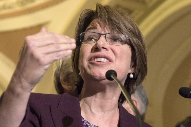 Amy Klobuchar nosi dekliški priimek, ki ga je v ZDA prinesel njen praded, ki je bil iz Bele krajine.
