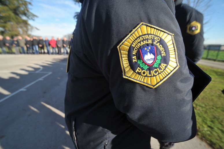 Intenzivno vabljenje v policijske vrste ni edino, s čimer želijo poklic približati morebitnim zainteresiranim. Vodstvo policije stavi tudi na karierni sistem. 