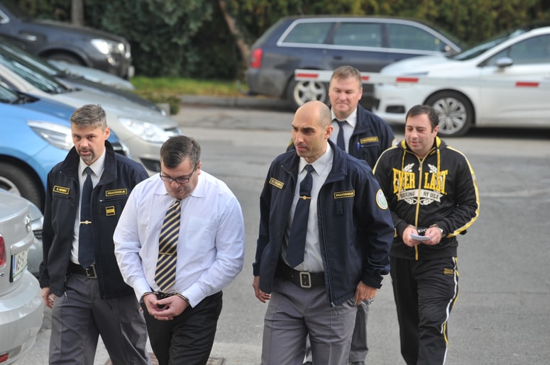 Jozsef Szebenszki in Janos Szücs sta že od 27. julija za rešetkami, tam pa bosta ostala še en mesec. 