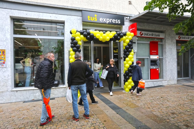 Glavna fotografija članka:(FOTO) Tuš Express v Mariboru odprl vrata: Ponujajo tople malice, v hiši narejene sendviče in solate