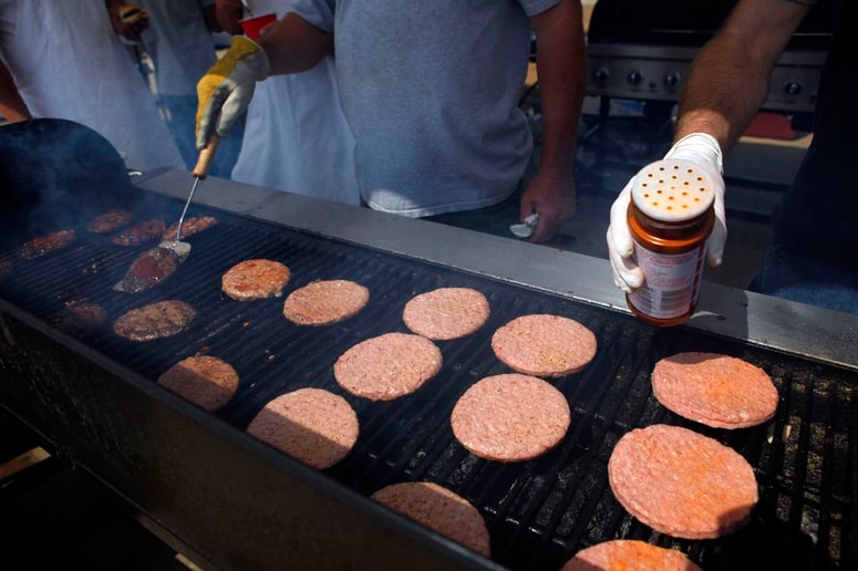 Ustanovitelj blagovne znamke Lars & Sven pravi, da se je cena mesa v zadnjih petih letih podvojila.