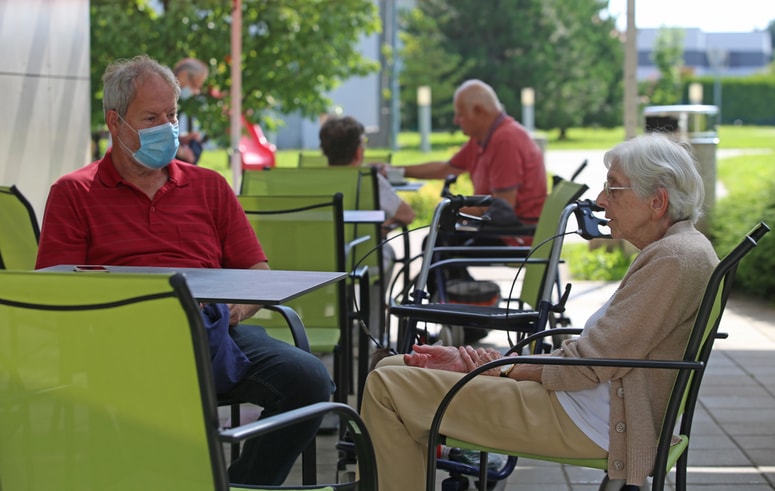 Glavna fotografija članka:Vroča delovna mesta v Mariboru: Bi vodili hotel Draš? Bili frizer v Oranžu? Natakar v Domu pod gorco?