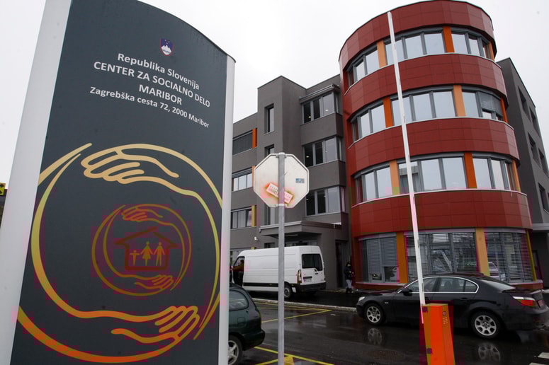 Glavna fotografija članka:Na Center za socialno delo le v nujnem primeru