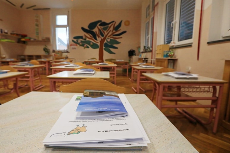 Šola ni družinsko podjetje. Ravnatelj ni njen lastnik, temveč skrbnik javnega interesa. In prav ta vloga zahteva višje standarde, ne nižjih. 