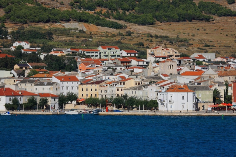 Obljubil ji je, da bo zgradil hišo na otoku Pag. 