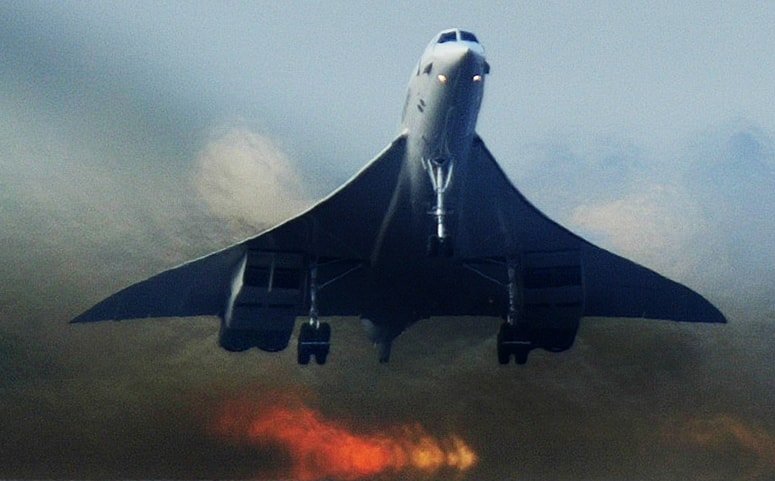 Upokojitev concorda: Tako je 23. oktobra 2003 vzletel concorde letalske družbe British Airways z letališča Heathrow v Londonu. 24. oktobra so ga upokojili. 