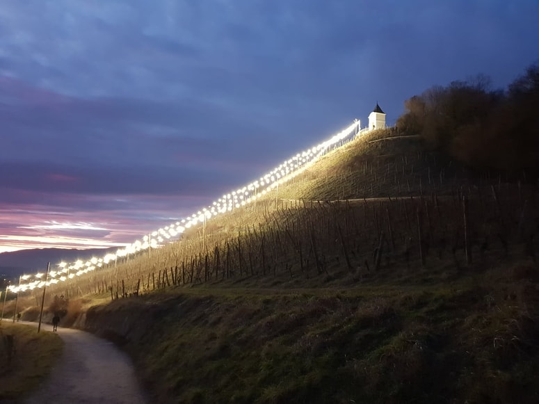 Glavna fotografija članka:Dan, ko je strela požgala grad na Piramidi