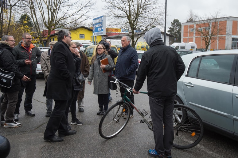 Glavna fotografija članka:(FOTO) Tako so na terenu ugotavljali, ali je imel Novič dovolj časa, da je prišel od doma do kraja zločina