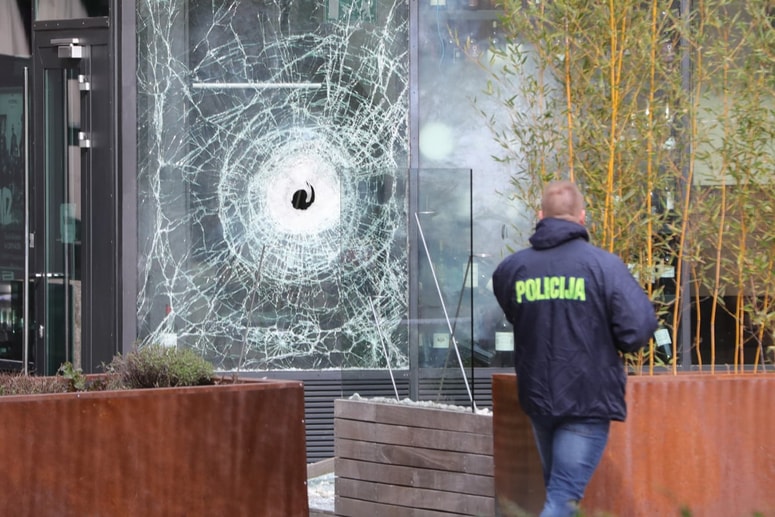 Sodni izvedenec je ocenil, da je bila pri napadu na lokal uporabljena pozdravna bomba, ki se uporablja pri ognjemetih. 