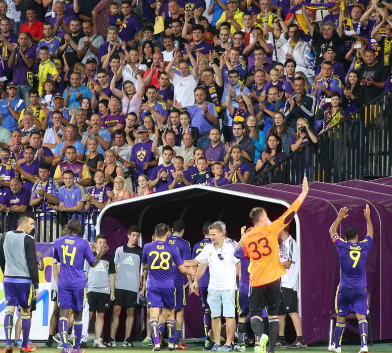 Na zadnji tekmi proti Birkirkari leta 2013 so si vijoličasti prislužili aplavz navijačev. 