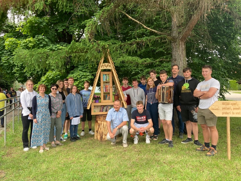 Na Srednji lesarski in gozdarski šoli Maribor so izdelali knjigobežnici. 