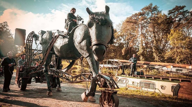 Francoska predstava Konj bo v sredo zvečer na Trgu svobode.