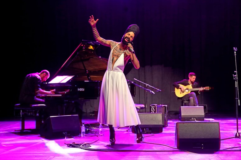 Vzneseno, mistično in katarzično z Božom Vrećom na Lentu. 