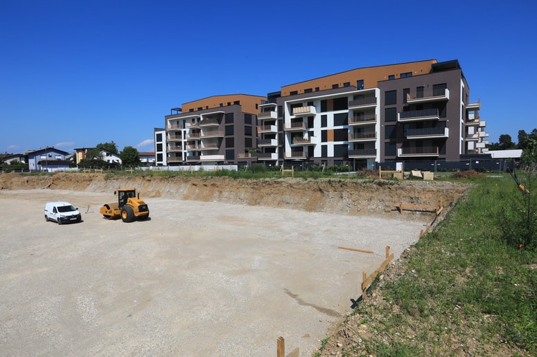 Čeravno se ta čas v Mariboru in okolici veliko gradi, je večina novih stanovanj razprodana zelo hitro. 