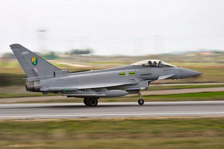 Glavna fotografija članka:Rusija naj bi nad Črnim morjem prestregla britanski bojni letali