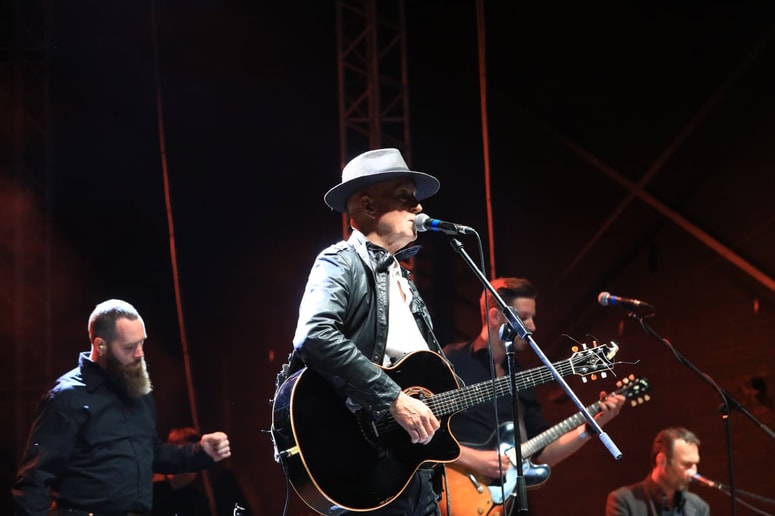 Vlado Kreslin si želi nazaj na plavajoči oder. 