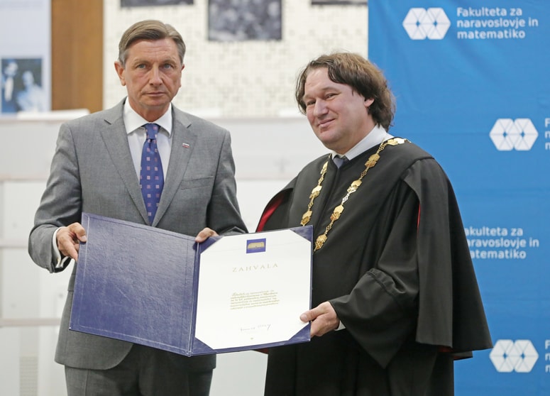 Slavnostni govornik, predsednik Republike Slovenije Borut Pahor, je dekanu Mitji Slavincu predal pisno zahvalo fakulteti za izjemne dosežke in dobre medsebojne odnose. 