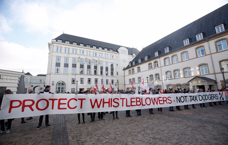 Glavna fotografija članka:Zaščita žvižgačev: Moralni heroji ali zahrbtni ovaduhi