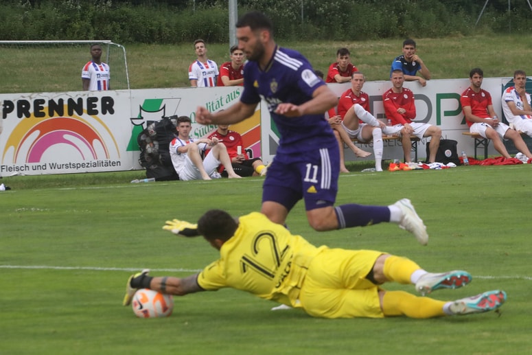 Xhuliano Skuka se je prebil do zmenka z vratarjem, a priložnosti ni izkoristil.
