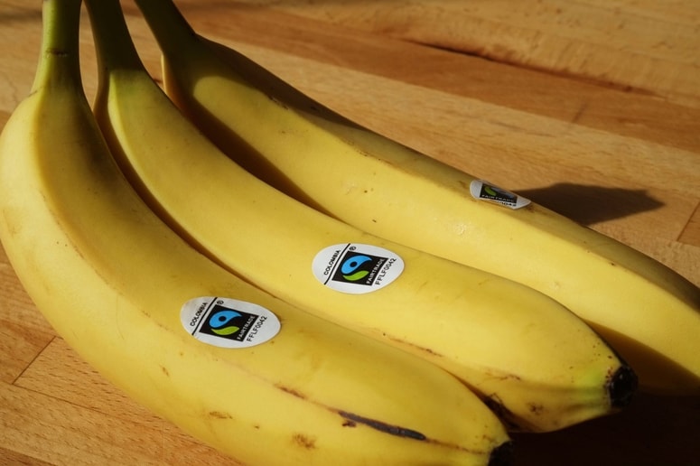 Glavna fotografija članka:Nalepke na sadju in zelenjavi niso za okras: Povedo vam, kaj v resnici kupujete