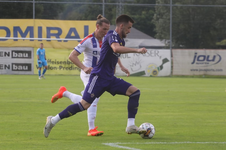 V napadu, na krilu, v zvezni vrsti ... Arnela Jakupovića Damir Krznar preizkuša na različnih položajih. 