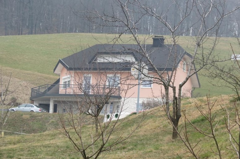 Hiša družine Veber v Pernovem pri Žalcu, kjer je bila umorjena 24-letna Sara Veber 