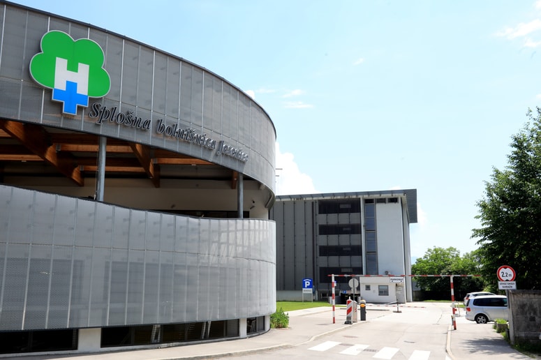 Splošna bolnišnica Jesenice je bila žrtev spletne goljufije.
