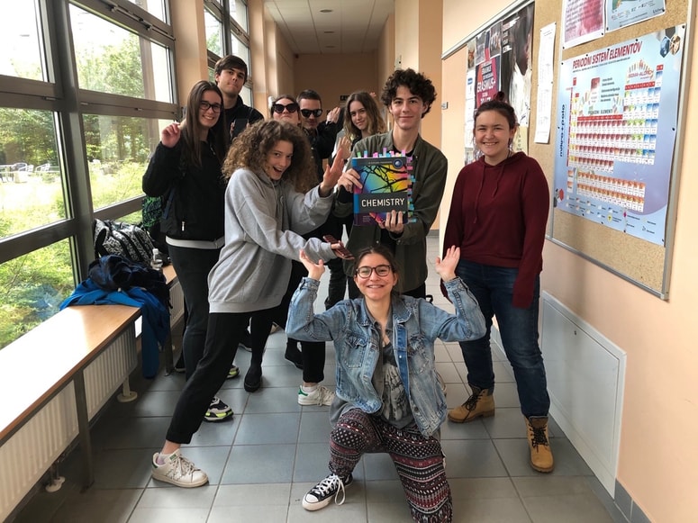 Nadpovprečni rezultati mednarodne mature omogočajo dijakom vpis na prestižne univerze. 