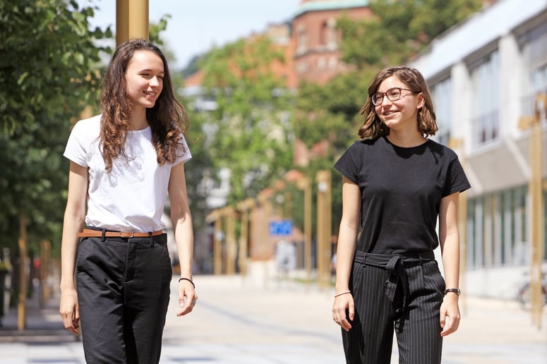 Zala Šeško bo študijsko pot nadaljevala v Londonu na univerzi Goldsmiths, Maša Predin pa na eni izmed petih najboljših univerz na svetu, Univerzi v Cambridgeu.
 