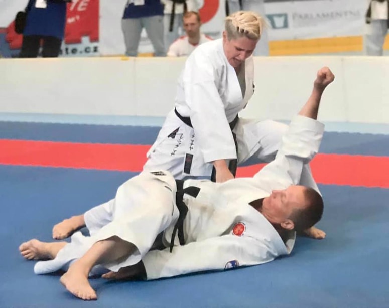 Mateja Breznik in Mladen Vrtarič - tehnični kumite (borba) z napadom in obrambo.