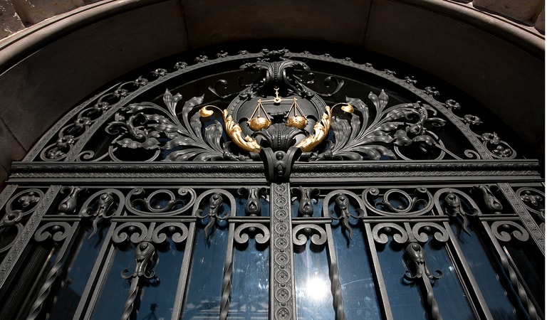 Glavna fotografija članka:Sodno izvedenstvo: “Koliko pa je klicev s sodišč? Lahko tudi po trije na dan”