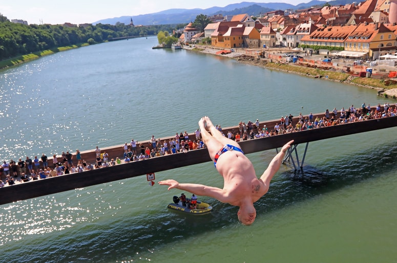 Skoke si bo mogoče ogledati tudi s Splavarske brvi. 