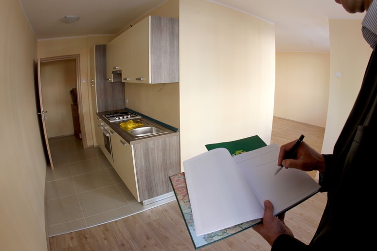 Odslej lahko posredniki zaračunajo največ 150 evrov dodatnih stroškov.
