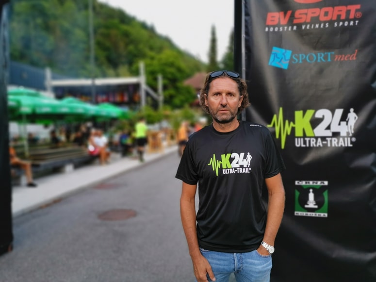 Glavna fotografija članka:(VIDEO) Andrea Massi in Tina Maze s hčerko na startu ultramaratona K 24: Spoštujem tekmovalce, sam si ne bi upal